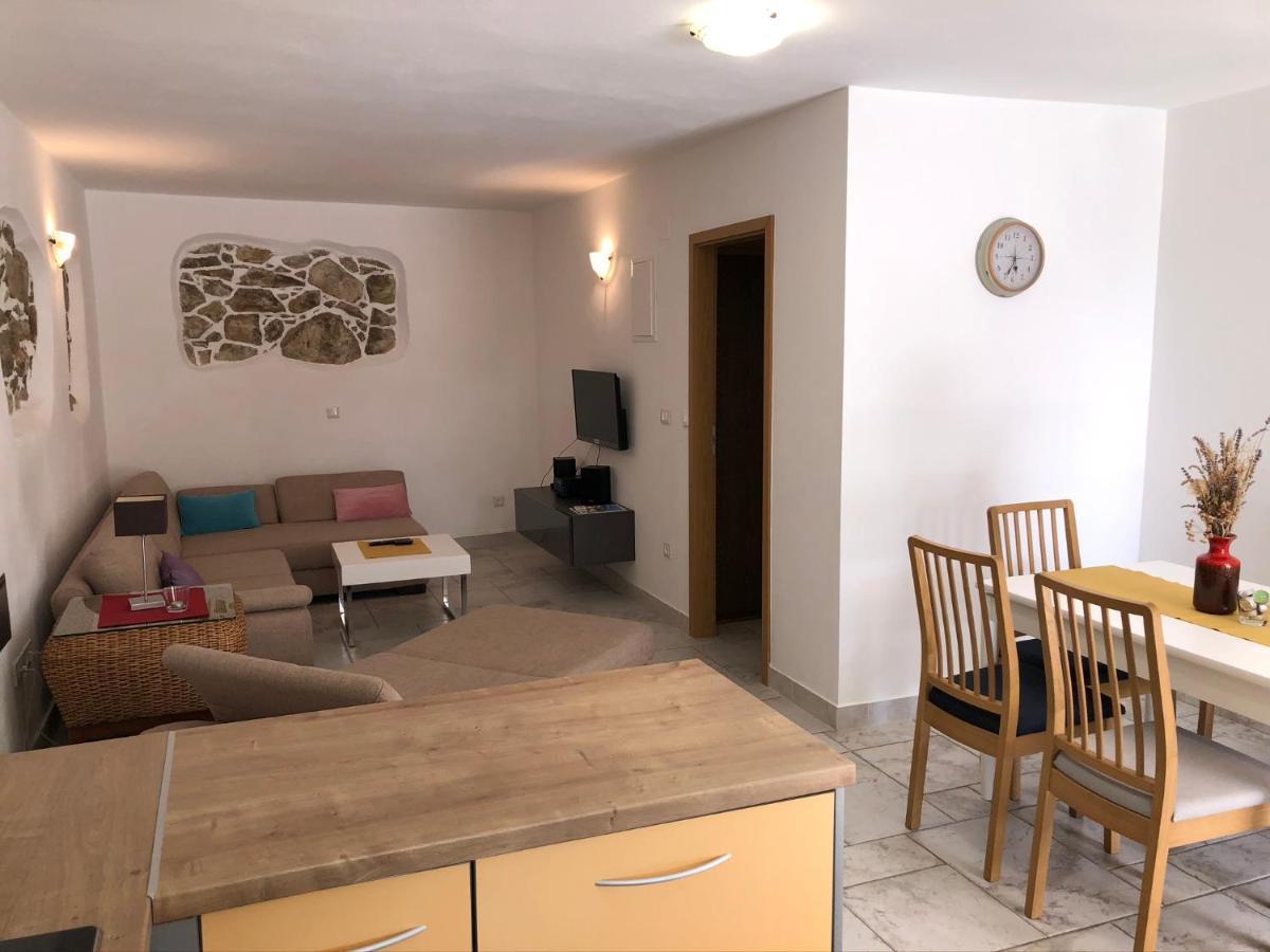 Apartments Trlika Kampor Ngoại thất bức ảnh