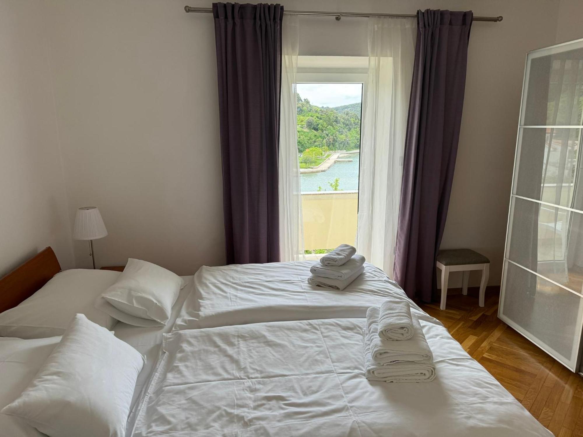 Apartments Trlika Kampor Ngoại thất bức ảnh