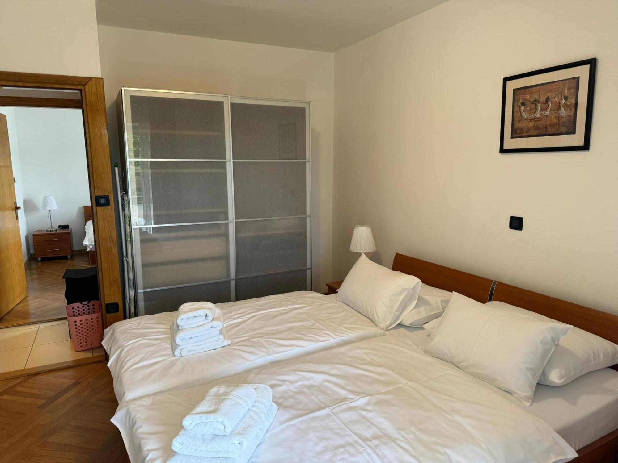 Apartments Trlika Kampor Ngoại thất bức ảnh